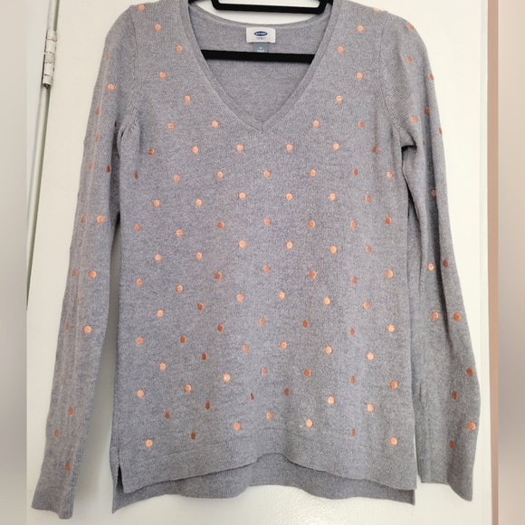 Old Navy Long sleeve sweater in grey with copper polka dots size medium - Picture 2 of 4